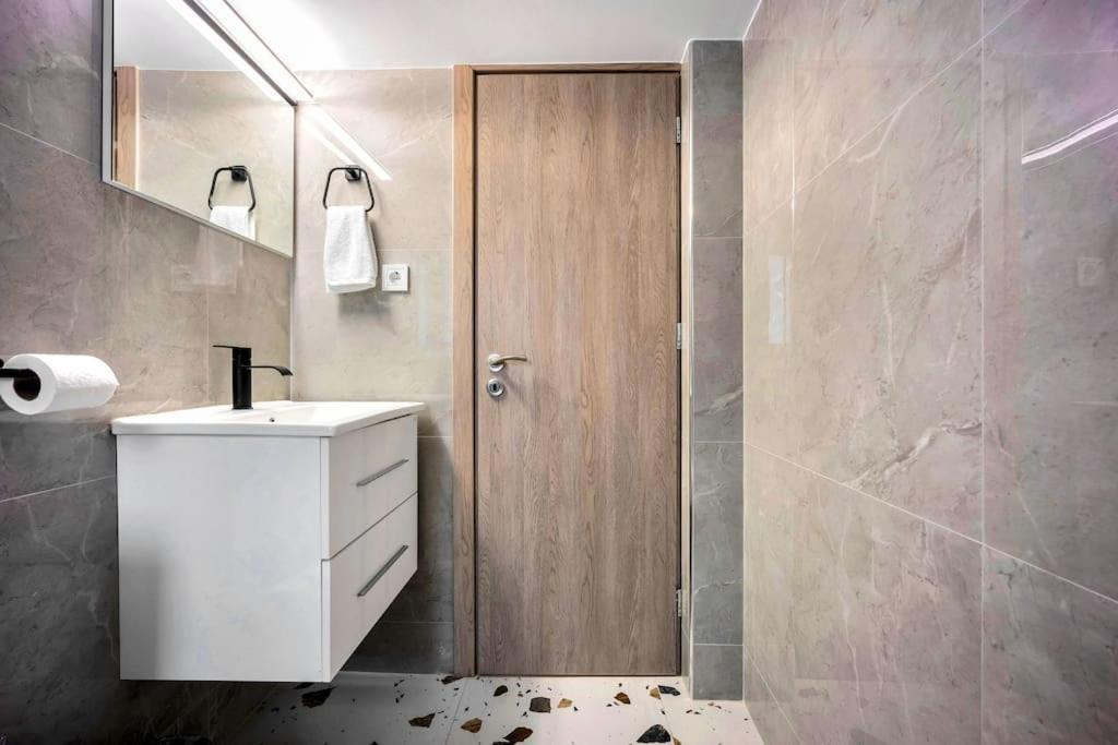 Artemis Modern Apartment Athens Exterior photo