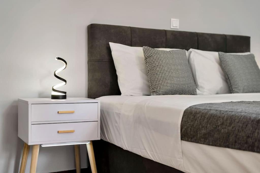 Artemis Modern Apartment Athens Exterior photo
